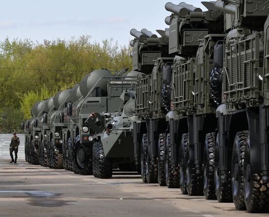 Прибытие военной техники на репетицию парада Победы