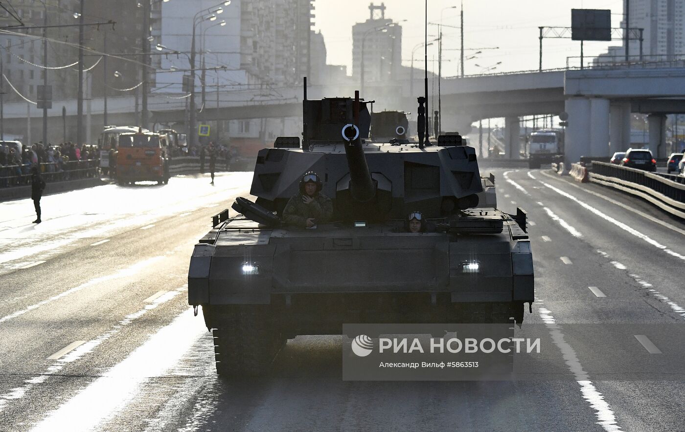 Прибытие военной техники на репетицию парада Победы