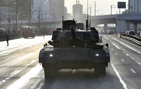 Прибытие военной техники на репетицию парада Победы