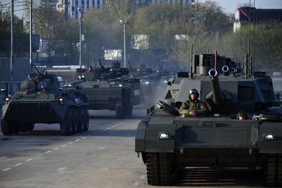 Прибытие военной техники на репетицию парада Победы