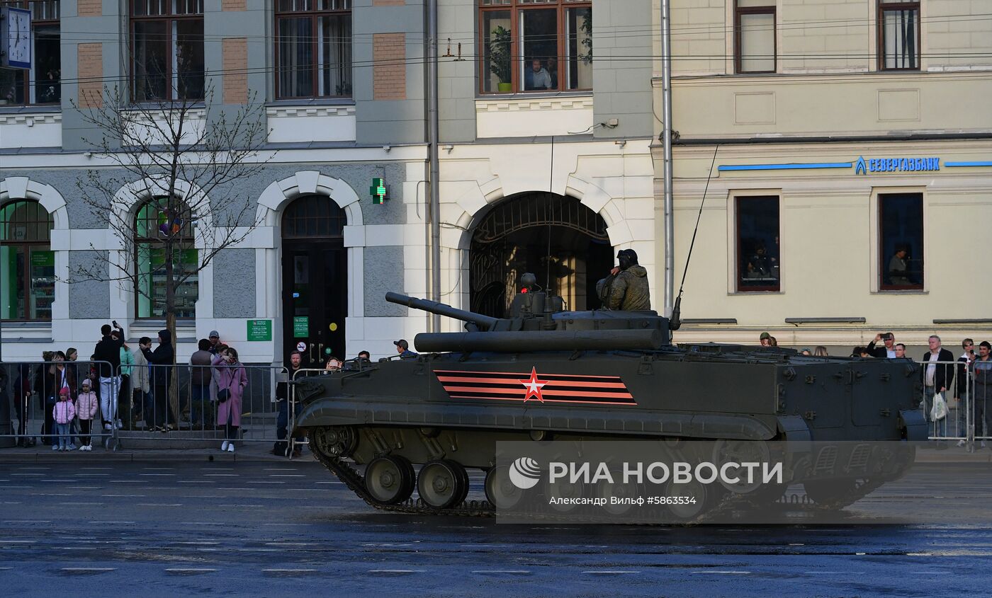 Прибытие военной техники на репетицию парада Победы