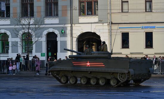 Прибытие военной техники на репетицию парада Победы