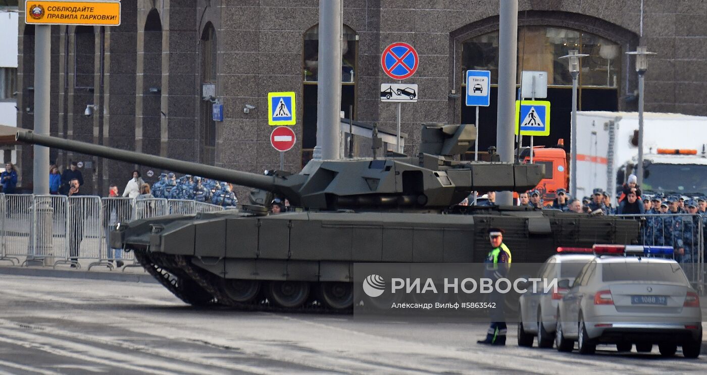 Прибытие военной техники на репетицию парада Победы