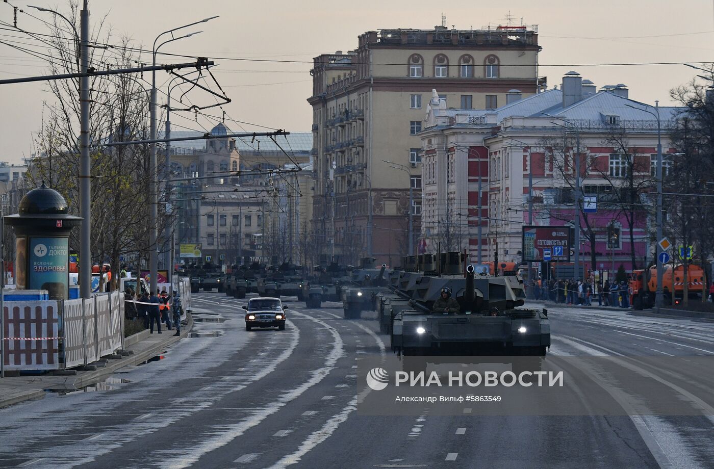 Прибытие военной техники на репетицию парада Победы