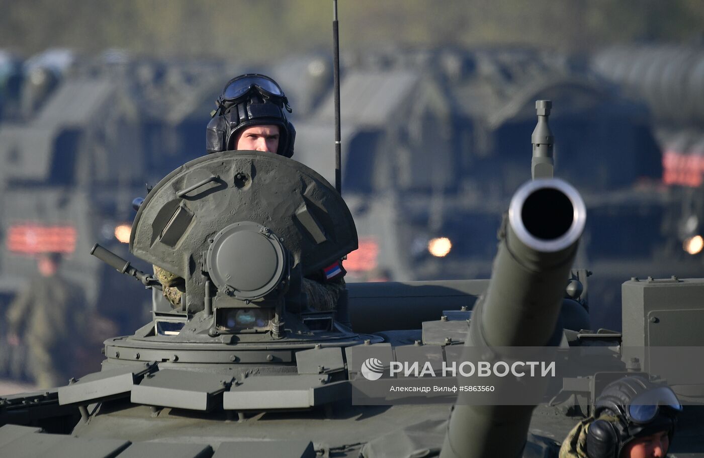 Прибытие военной техники на репетицию парада Победы