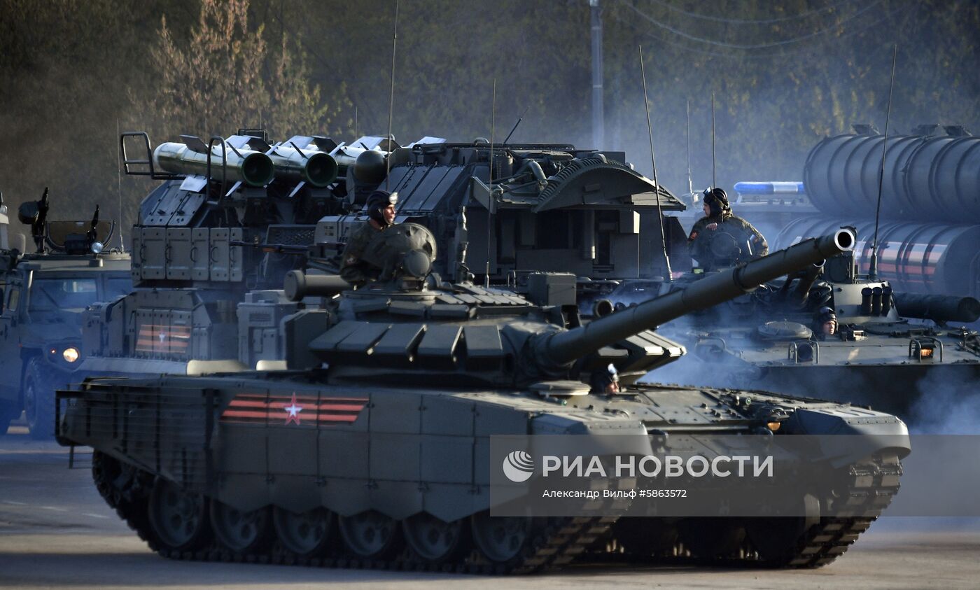 Прибытие военной техники на репетицию парада Победы