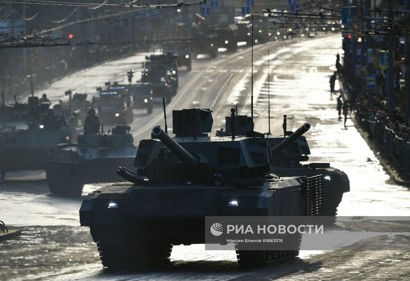 Прибытие военной техники на репетицию парада Победы