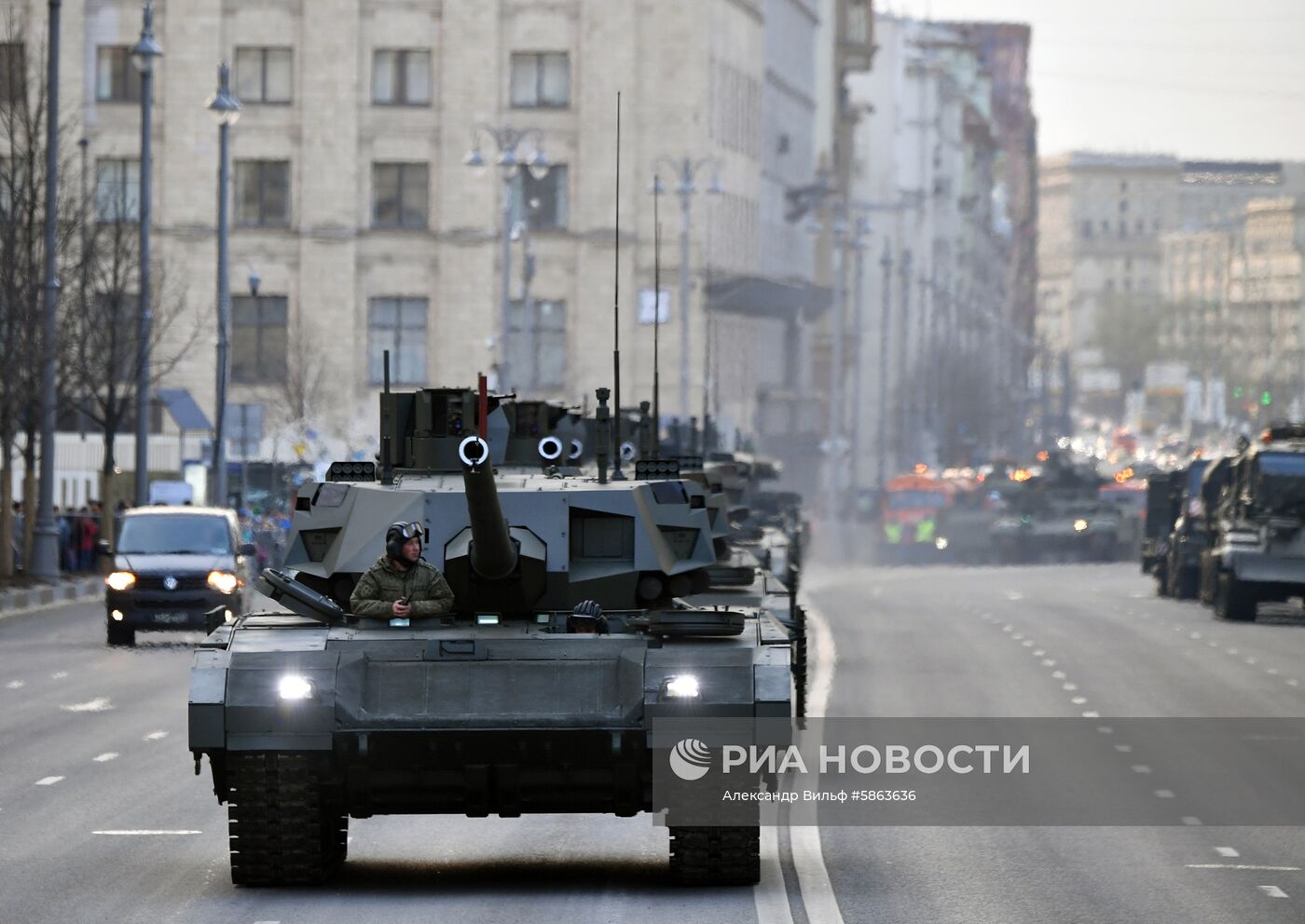 Прибытие военной техники на репетицию парада Победы