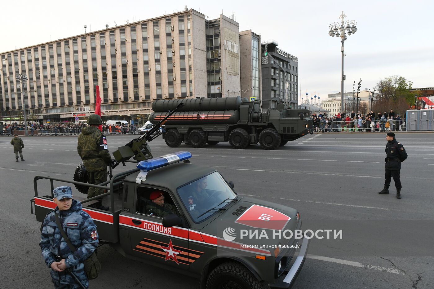 Прибытие военной техники на репетицию парада Победы