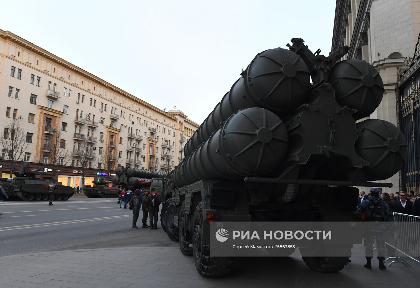 Прибытие военной техники на репетицию парада Победы