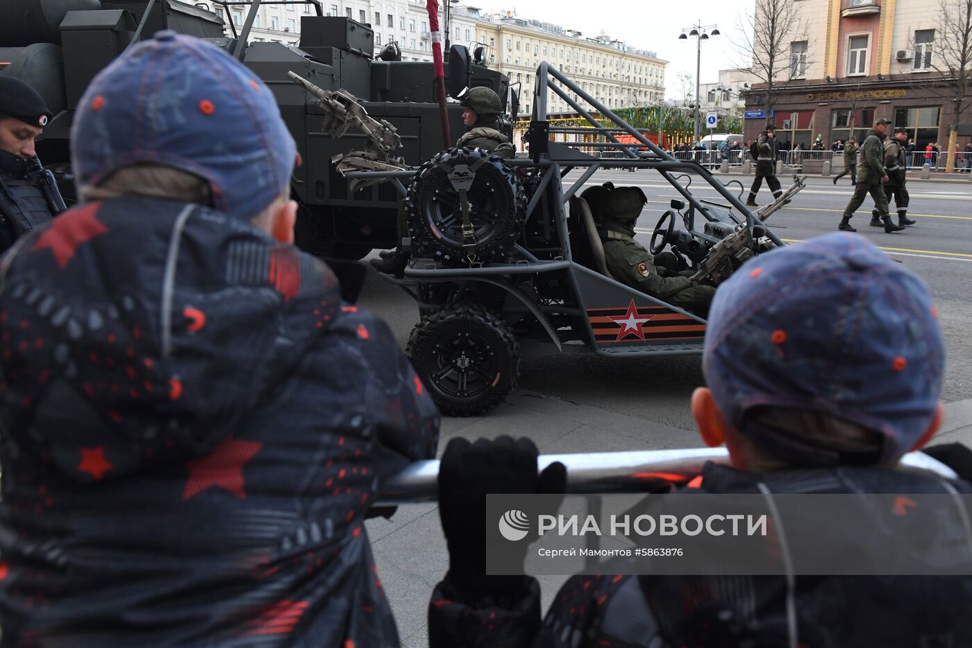 Прибытие военной техники на репетицию парада Победы