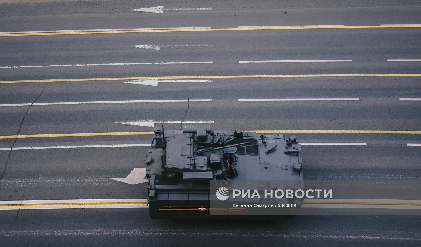 Прибытие военной техники на репетицию парада Победы