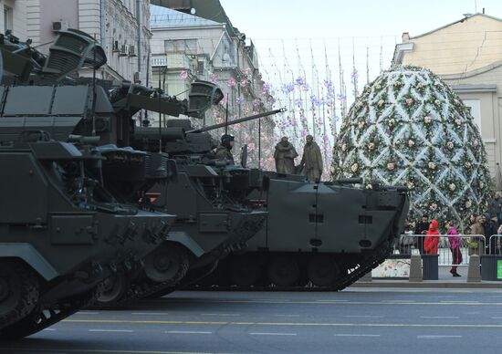 Прибытие военной техники на репетицию парада Победы