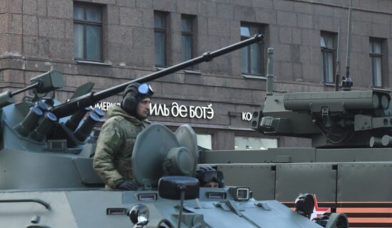 Прибытие военной техники на репетицию парада Победы