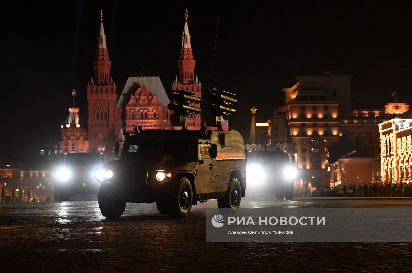 Ночная репетиция парада Победы