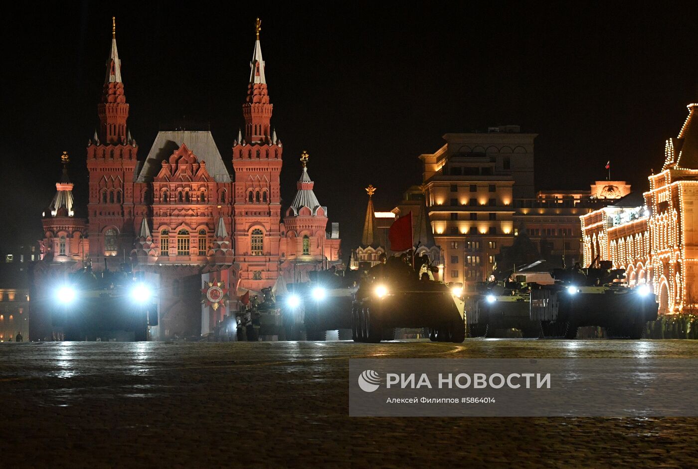 Ночная репетиция парада Победы