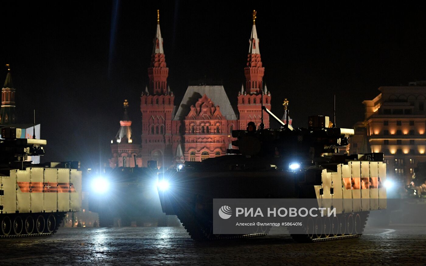 Ночная репетиция парада Победы