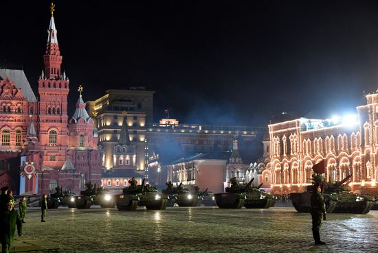 Ночная репетиция парада Победы