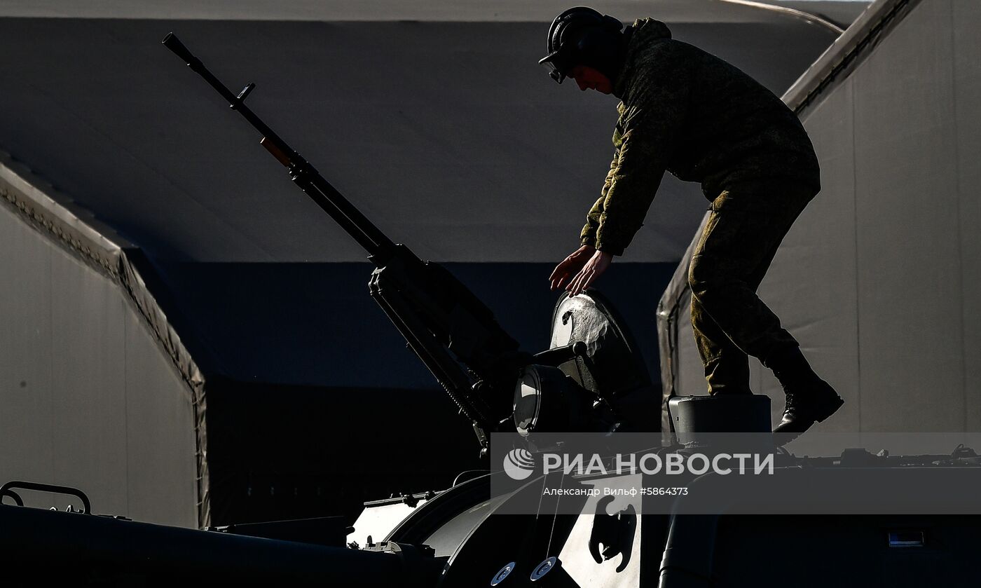 Прибытие военной техники на репетицию парада Победы