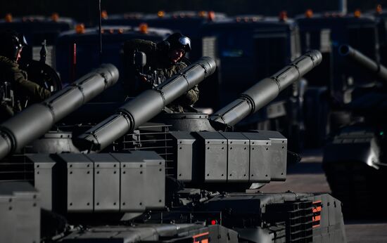 Прибытие военной техники на репетицию парада Победы