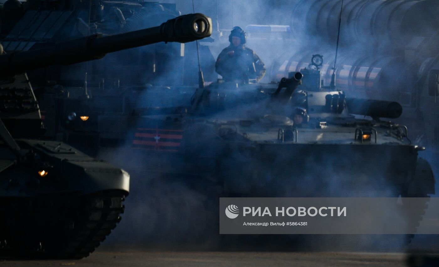 Прибытие военной техники на репетицию парада Победы