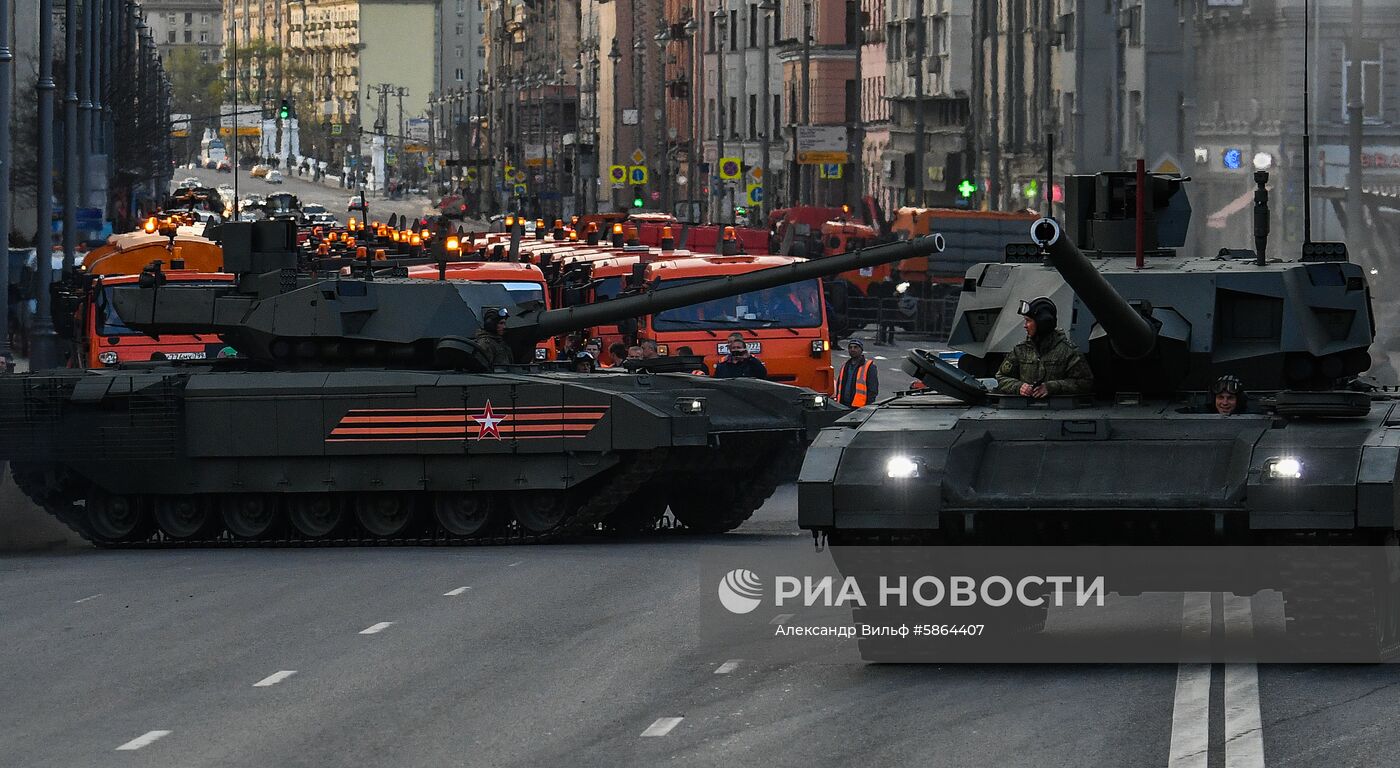 Прибытие военной техники на репетицию парада Победы