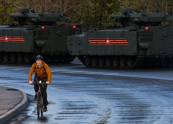 Прибытие военной техники на репетицию парада Победы