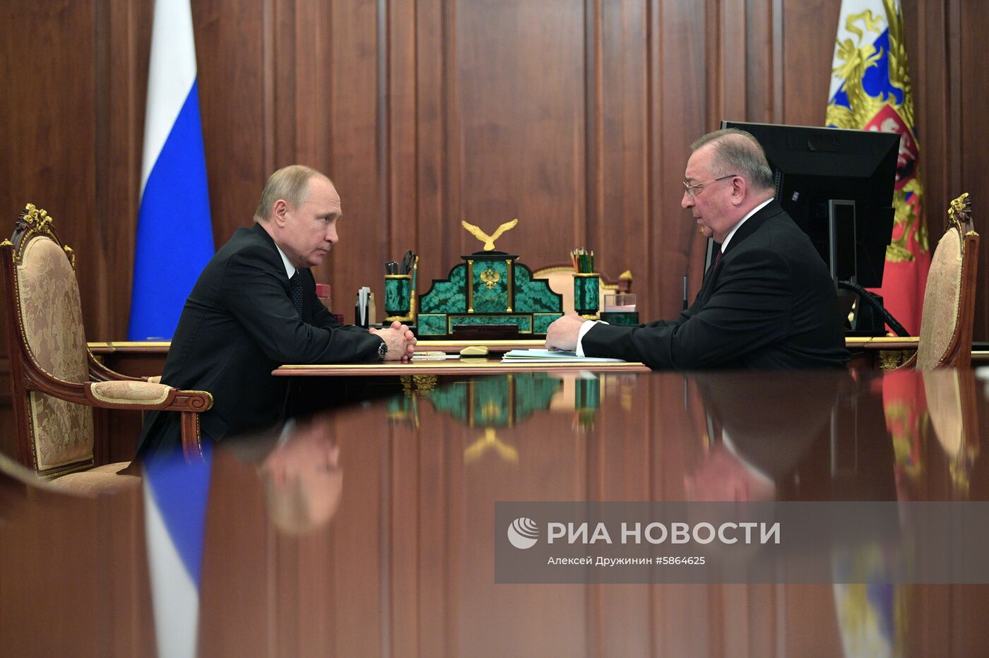 Президент РФ В. Путин встретился с главой ПАО "Транснефть" Н. Токаревым