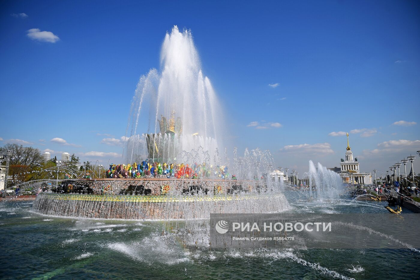 Открытие сезона фонтанов в Москве