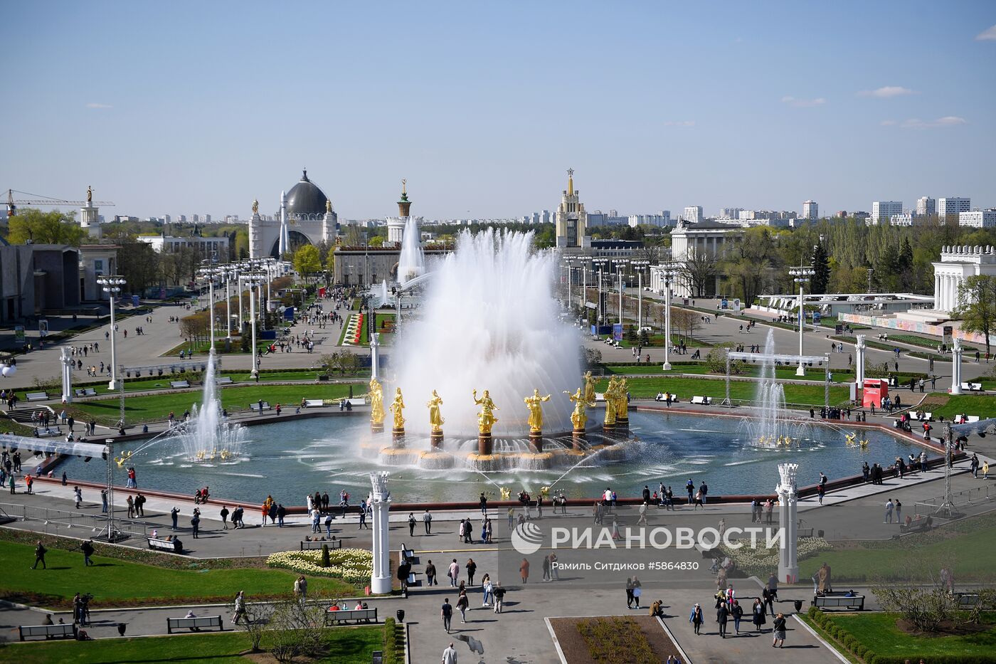 Открытие сезона фонтанов в Москве