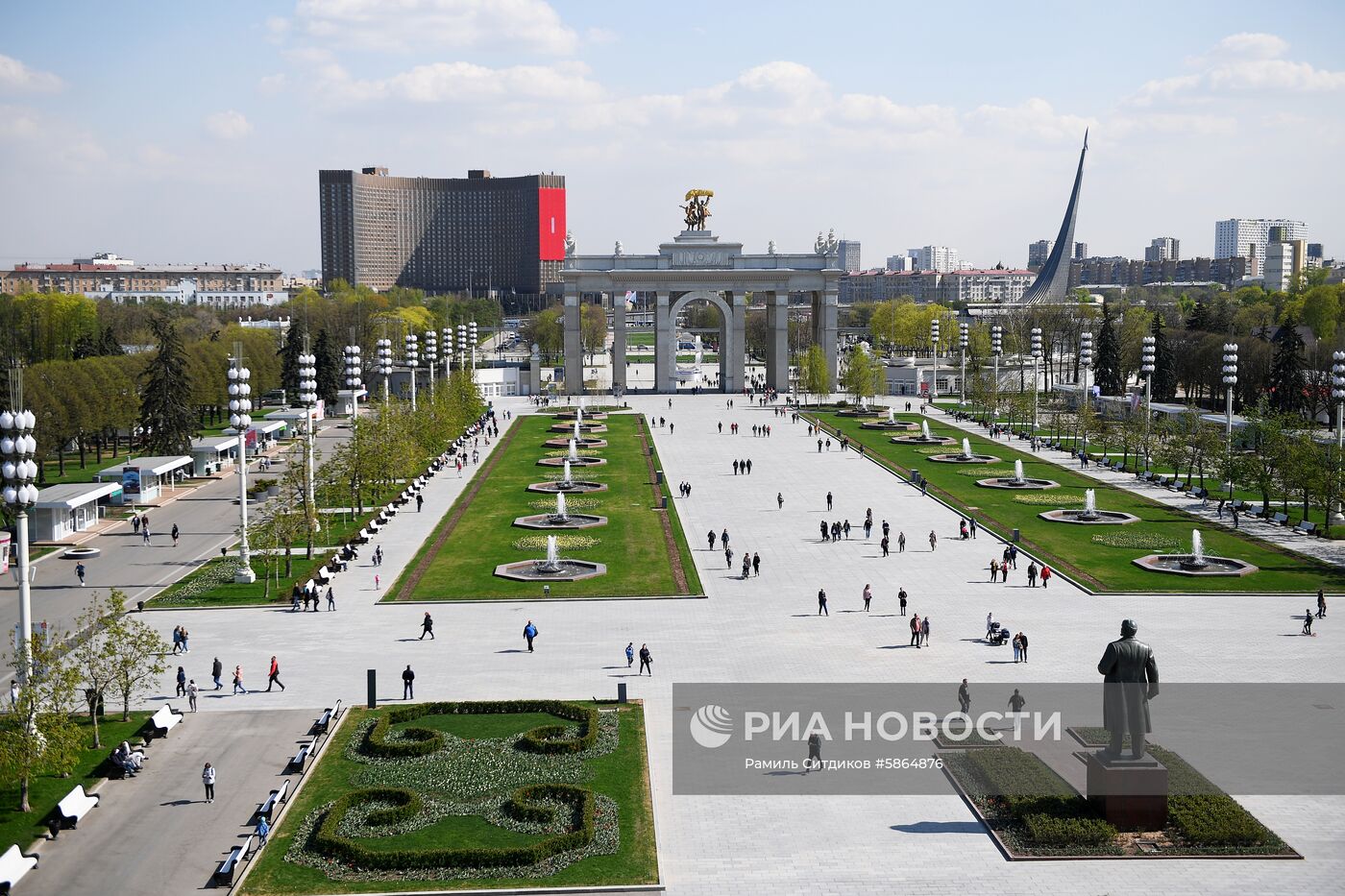 Открытие сезона фонтанов в Москве
