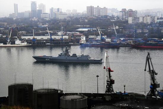 Отряд кораблей Северного флота прибыл во Владивосток