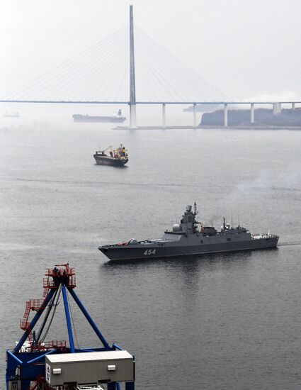 Отряд кораблей Северного флота прибыл во Владивосток