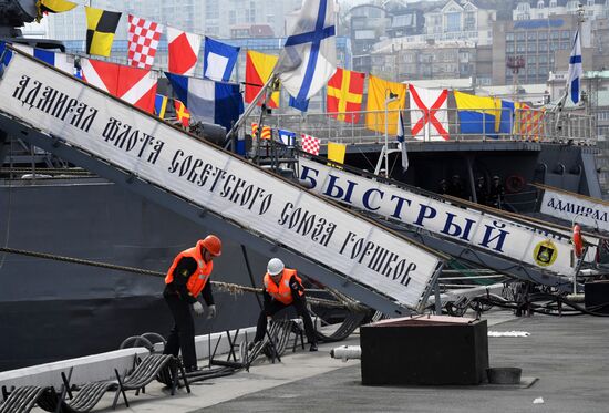 Отряд кораблей Северного флота прибыл во Владивосток