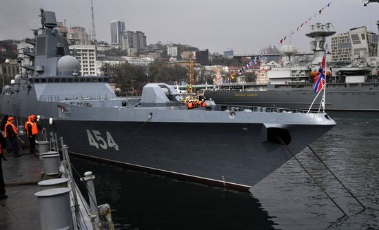 Отряд кораблей Северного флота прибыл во Владивосток