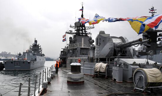 Отряд кораблей Северного флота прибыл во Владивосток