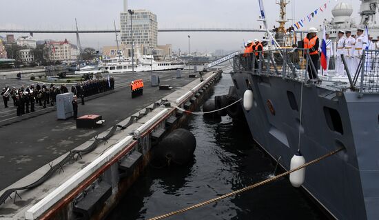 Отряд кораблей Северного флота прибыл во Владивосток
