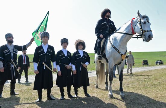 В Чечне установлен мировой рекорд по числу участников в конном походе