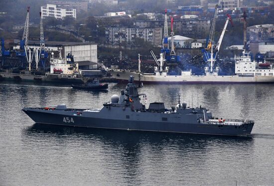 Отряд кораблей Северного флота прибыл во Владивосток