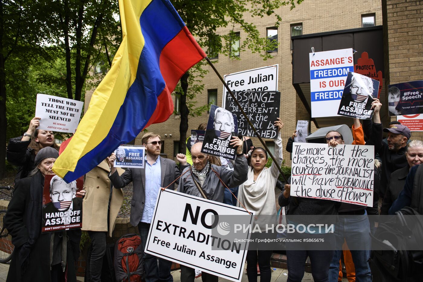 Акция в поддержку Дж. Ассанжа в Лондоне