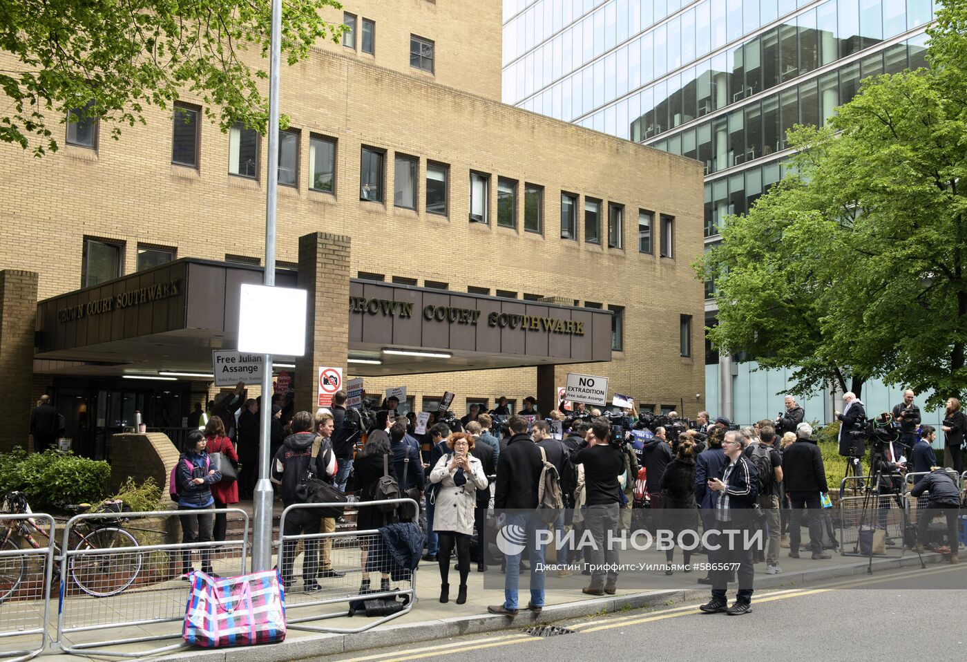 Акция в поддержку Дж. Ассанжа в Лондоне