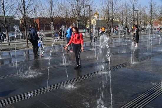 Отдых горожан в парках Москвы 
