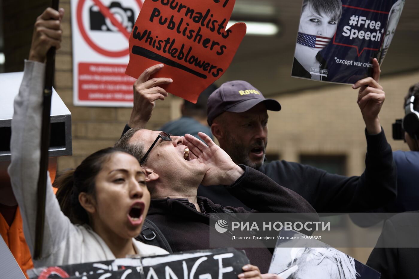 Акция в поддержку Дж. Ассанжа в Лондоне