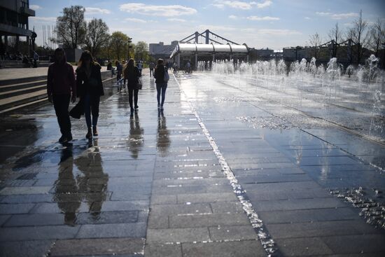 Отдых горожан в парках Москвы 