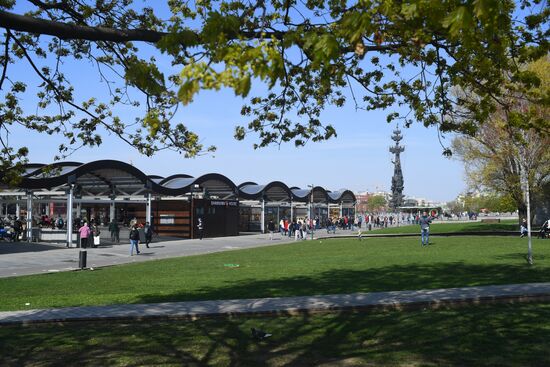 Отдых горожан в парках Москвы 