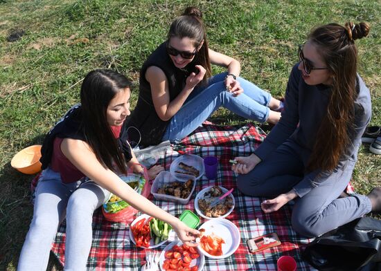 Отдых горожан в парках Москвы 