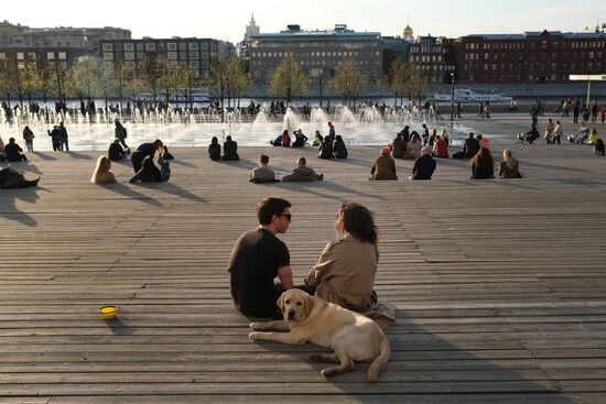 Отдых горожан в парках Москвы 