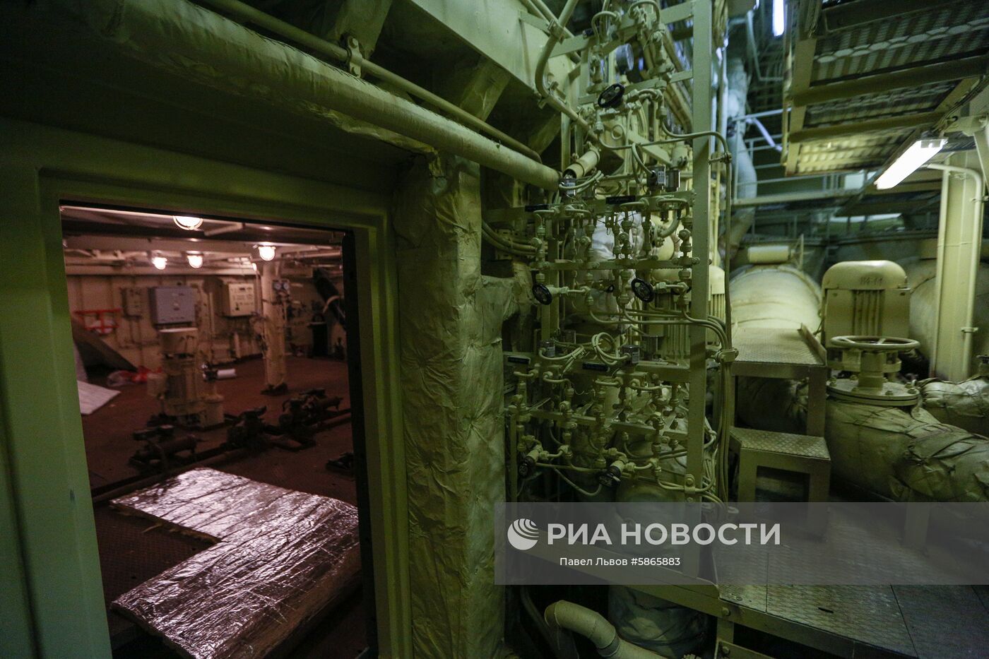 Машинный зал плавучего энергоблока (ПЭБ) "Академик Ломоносов", стоящего на причале "Росатомфлота" в Мурманске. Место: Россия, Мурманская область, Мурманск. Автор: Павел Львов/РИА Новости. Плавучая атомная ТЭС "Академик Ломоносов"