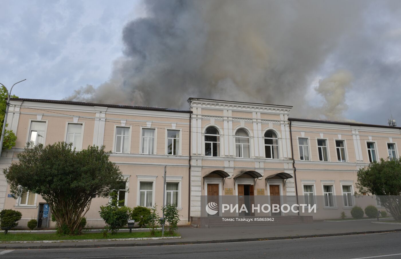 Пожар в здании русской школы в Сухуме