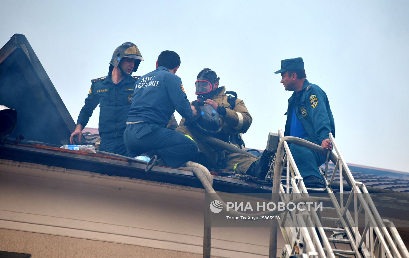 Пожар в здании русской школы в Сухуме